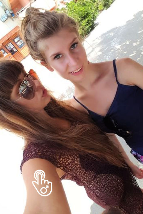 Two Hot Girls Live on Webcam;